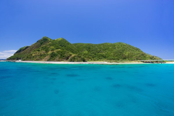 青い海と緑の島