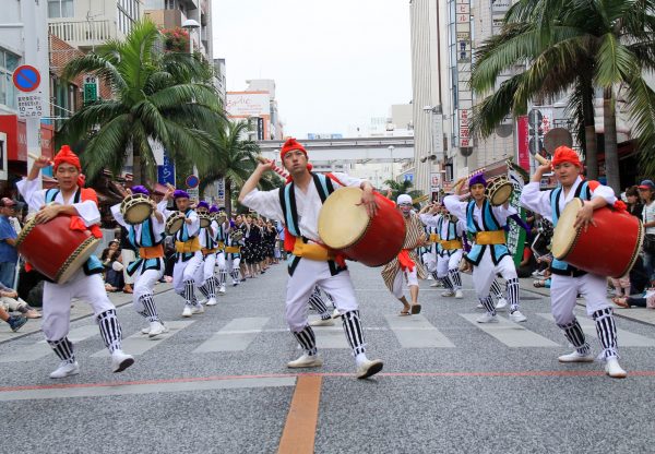 一万人のエイサー踊り隊